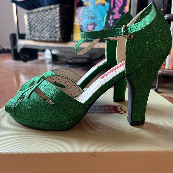 BAIT amazing emerald sparkle peep toe pumps! Size 9 - Picture 5 of 8